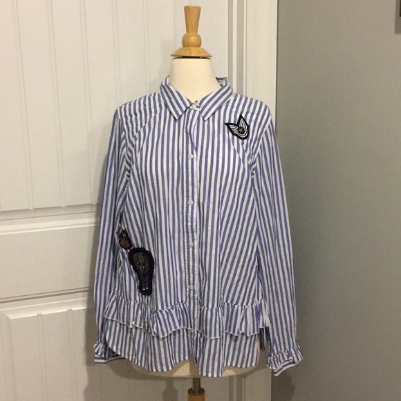 crown & ivy Tops - Crown & Ivy Top with Patches